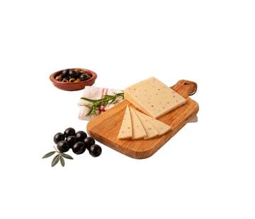 Spanischer Schafskäse mit schwarze Oliven