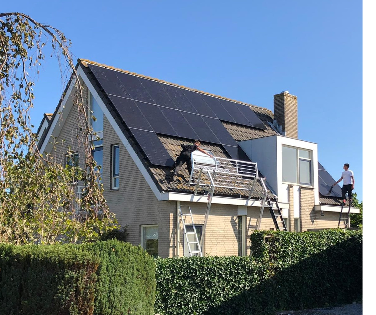 Complete installatie 17 Panelen inclusief meterkast aanpassing en bekabeling