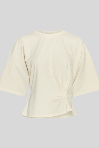 Breanne Noriel Tee sand