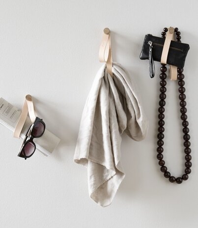 EKTA Living - by Wirth EKTA Living Double loop Natural leather and oak - design by Wirth EKTA Living - by Wirth EKTA Living Double loop Natural leather and oak - design by Wirth