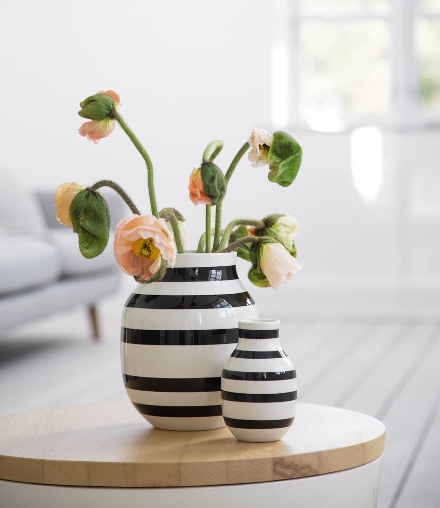 Kähler Design Kähler Design Omaggio Vase Black Stripe H200mm Kähler Design Kähler Design Omaggio Vase Black Stripe H200mm