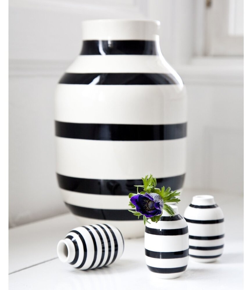 Kähler Design Kähler Design Omaggio Vase Black Stripe H305mm Kähler Design Kähler Design Omaggio Vase Black Stripe H305mm
