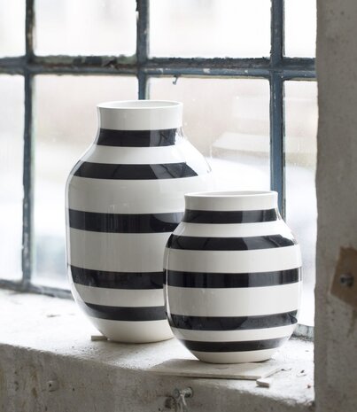 Kähler Design Kähler Design Omaggio Vase Black Stripe H305mm Kähler Design Kähler Design Omaggio Vase Black Stripe H305mm