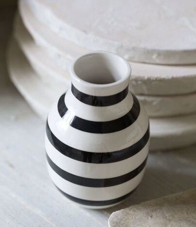 Kähler Design Kähler Design Omaggio Vase Black Stripe H125mm Kähler Design Kähler Design Omaggio Vase Black Stripe H125mm