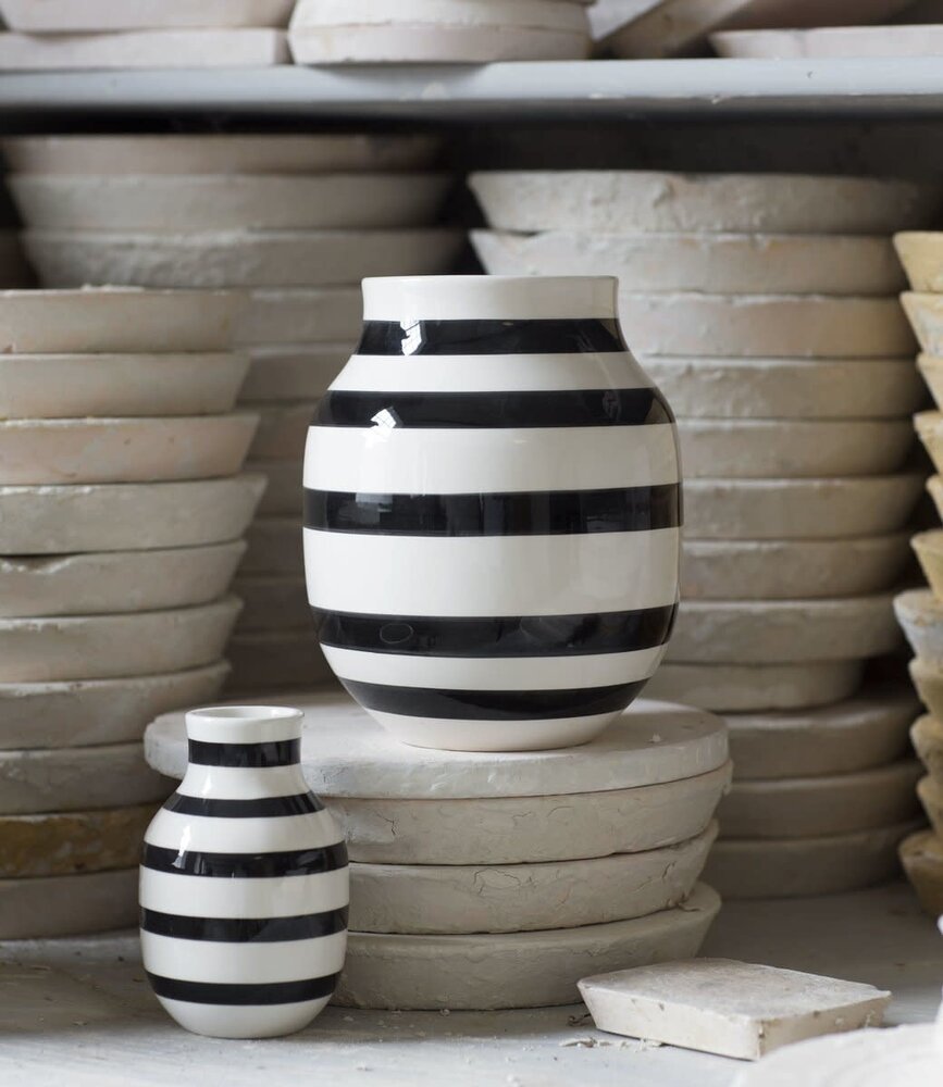 Kähler Design Kähler Design Omaggio Vase Black Stripe H125mm Kähler Design Kähler Design Omaggio Vase Black Stripe H125mm