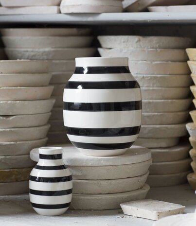 Kähler Design Kähler Design Omaggio Vase Black Stripe H125mm Kähler Design Kähler Design Omaggio Vase Black Stripe H125mm