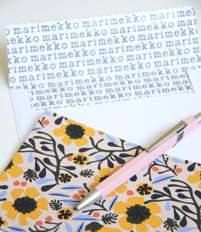 Marimekko Marimekko Set van 16 unieke bloemen kaarten met envelop Marimekko Marimekko Set van 16 unieke bloemen kaarten met envelop