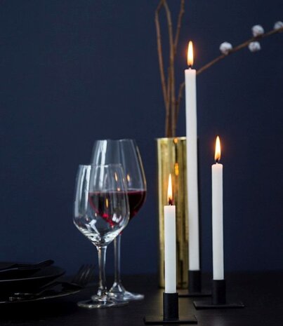 KunstIndustrien KunstIndustrien Italian Church Candles Ø1.3cm H30cm box 12 pieces 6 burning hours KunstIndustrien KunstIndustrien Italian Church Candles Ø1.3cm H30cm box 12 pieces 6 burning hours