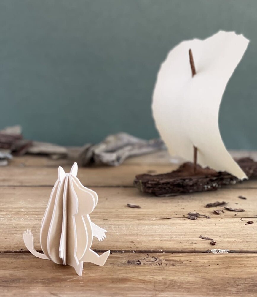LOVI Lovi Moomin Moomintroll 9cm - Berkenhout DIY pakketje LOVI Lovi Moomin Moomintroll 9cm - Berkenhout DIY pakketje