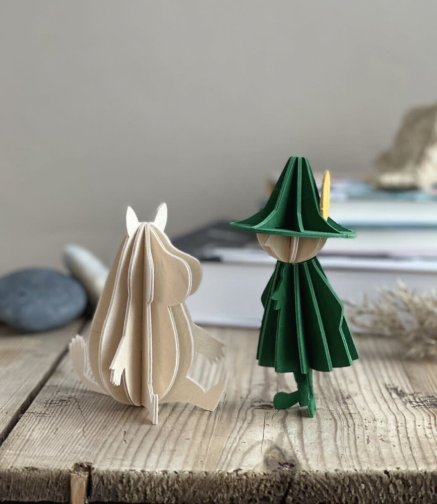 LOVI Lovi Moomin Snufkin 11cm - Berkenhout DIY pakketje LOVI Lovi Moomin Snufkin 11cm - Berkenhout DIY pakketje