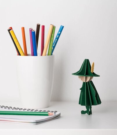 LOVI Lovi Moomin Snufkin 11cm - Berkenhout DIY pakketje LOVI Lovi Moomin Snufkin 11cm - Berkenhout DIY pakketje