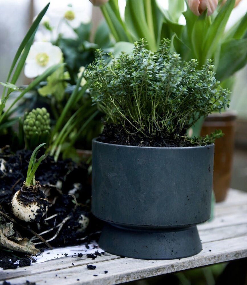 Rosendahl Rosendahl Ro Flowerpot 19 cm made of recycled plastic Darkgreen Rosendahl Rosendahl Ro Flowerpot 19 cm made of recycled plastic Darkgreen