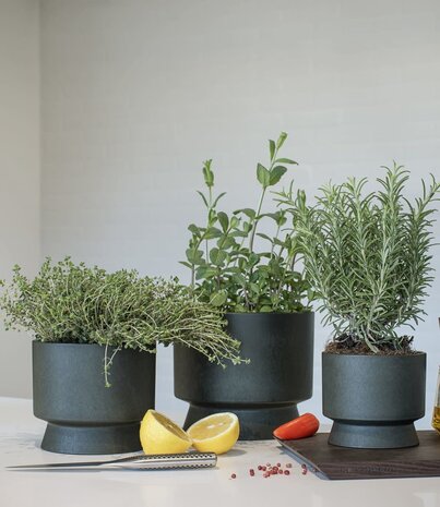 Rosendahl Rosendahl Ro Flowerpot 19 cm made of recycled plastic Darkgreen Rosendahl Rosendahl Ro Flowerpot 19 cm made of recycled plastic Darkgreen