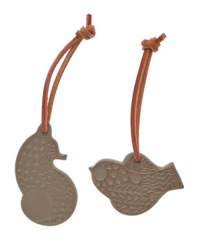 Marimekko Marimekko Kerst hang ornamenten set beige steengoed vos en vogel Marimekko Marimekko Kerst hang ornamenten set beige steengoed vos en vogel