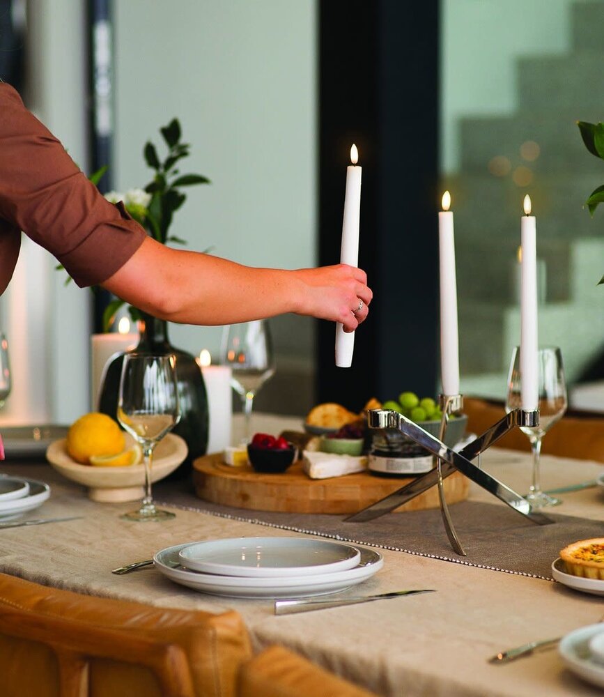 Uyuni Lighting Uyuni Lighting LED Wax dinerkaars 2 stuks Ø2,3 x 20cm Nordic White Uyuni Lighting Uyuni Lighting LED Wax dinerkaars 2 stuks Ø2,3 x 20cm Nordic White