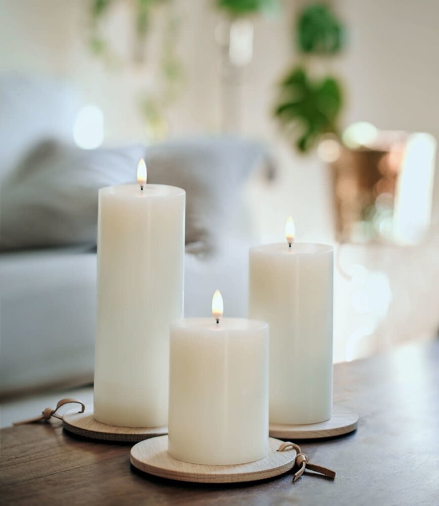 Uyuni Lighting Uyuni Lighting LED pillar candle Ø7,8 x 20cm Nordic White Uyuni Lighting Uyuni Lighting LED pillar candle Ø7,8 x 20cm Nordic White