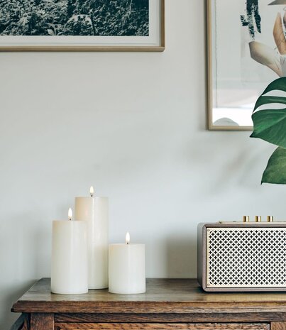 Uyuni Lighting Uyuni Lighting LED pillar candle Ø7,8 x 20cm Nordic White Uyuni Lighting Uyuni Lighting LED pillar candle Ø7,8 x 20cm Nordic White