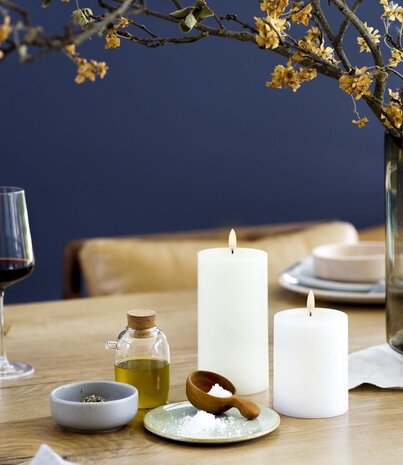 Uyuni Lighting Uyuni Lighting LED pillar candle Ø7,8 x 10cm Nordic White Uyuni Lighting Uyuni Lighting LED pillar candle Ø7,8 x 10cm Nordic White