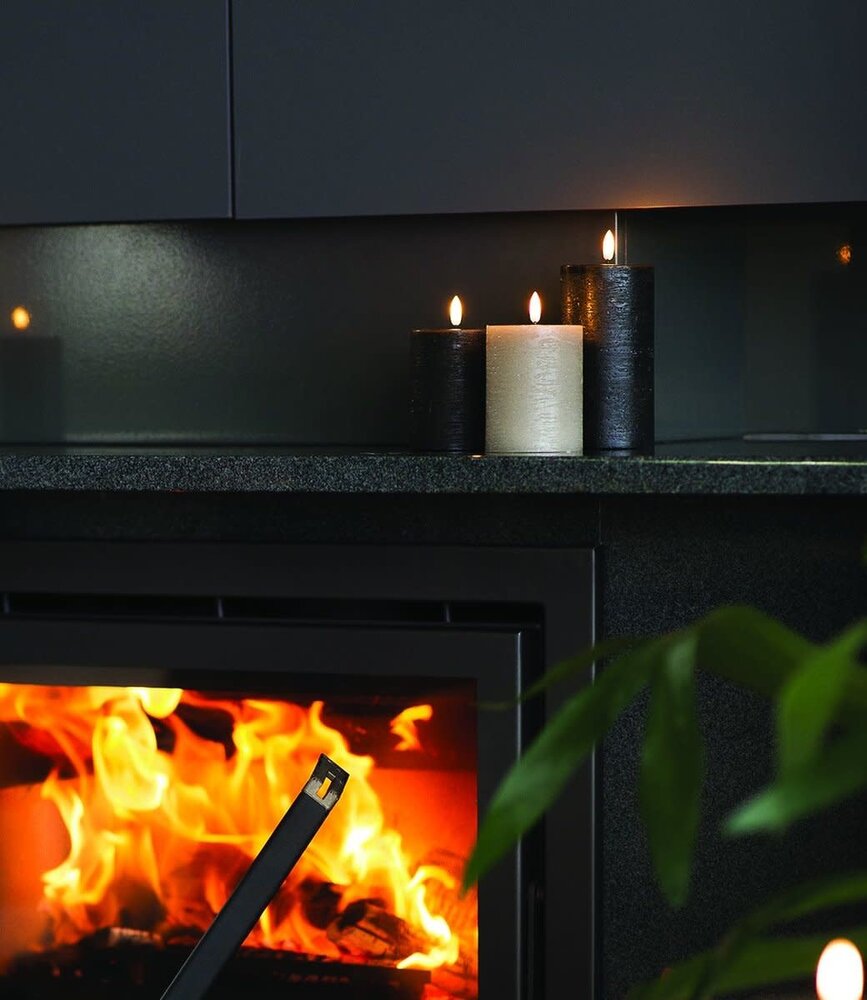 Uyuni Lighting Uyuni Lighting LED pillar candle Ø7.8 x 20cm Forest Black Uyuni Lighting Uyuni Lighting LED pillar candle Ø7.8 x 20cm Forest Black