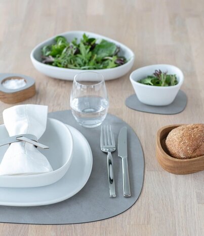 LIND DNA LIND DNA Placemat Curve L Nupo Gerecycled Leer lichtgrijs LIND DNA LIND DNA Placemat Curve L Nupo Gerecycled Leer lichtgrijs