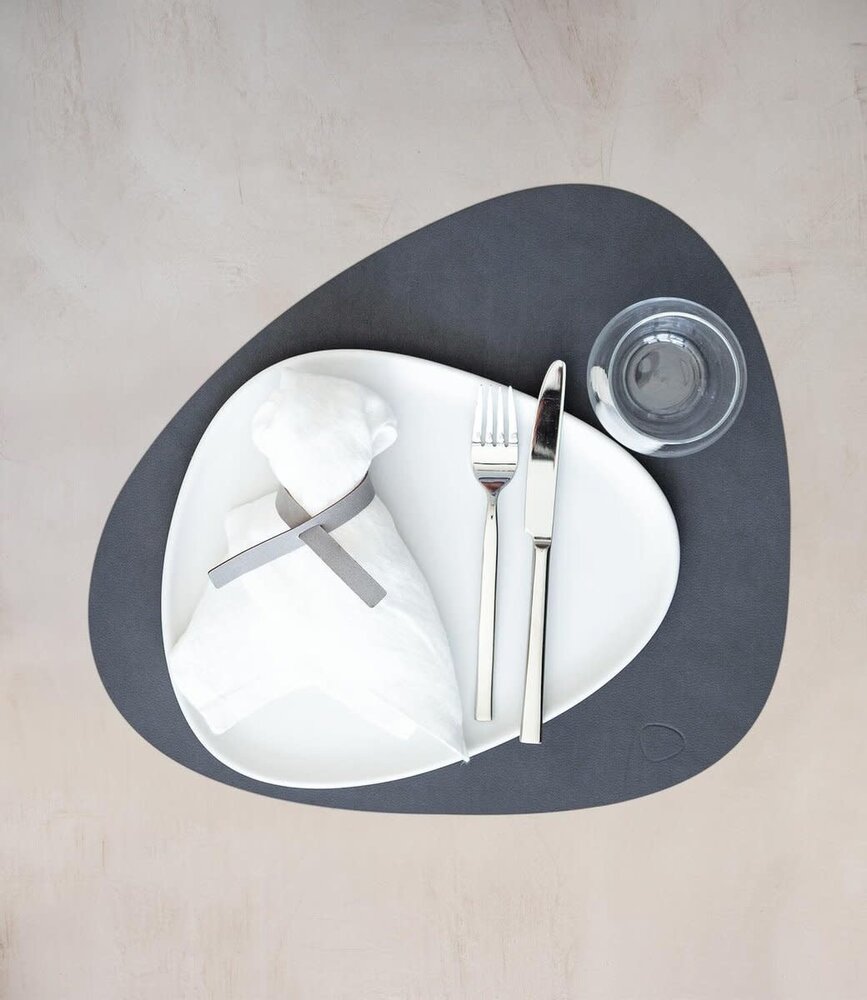 LIND DNA LIND DNA Table Mat Curve L Nupo Recycled Leather Anthracite LIND DNA LIND DNA Table Mat Curve L Nupo Recycled Leather Anthracite