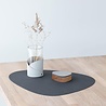 LIND DNA LIND DNA Placemat Curve L Nupo Gerecycled Leer antraciet LIND DNA LIND DNA Placemat Curve L Nupo Gerecycled Leer antraciet
