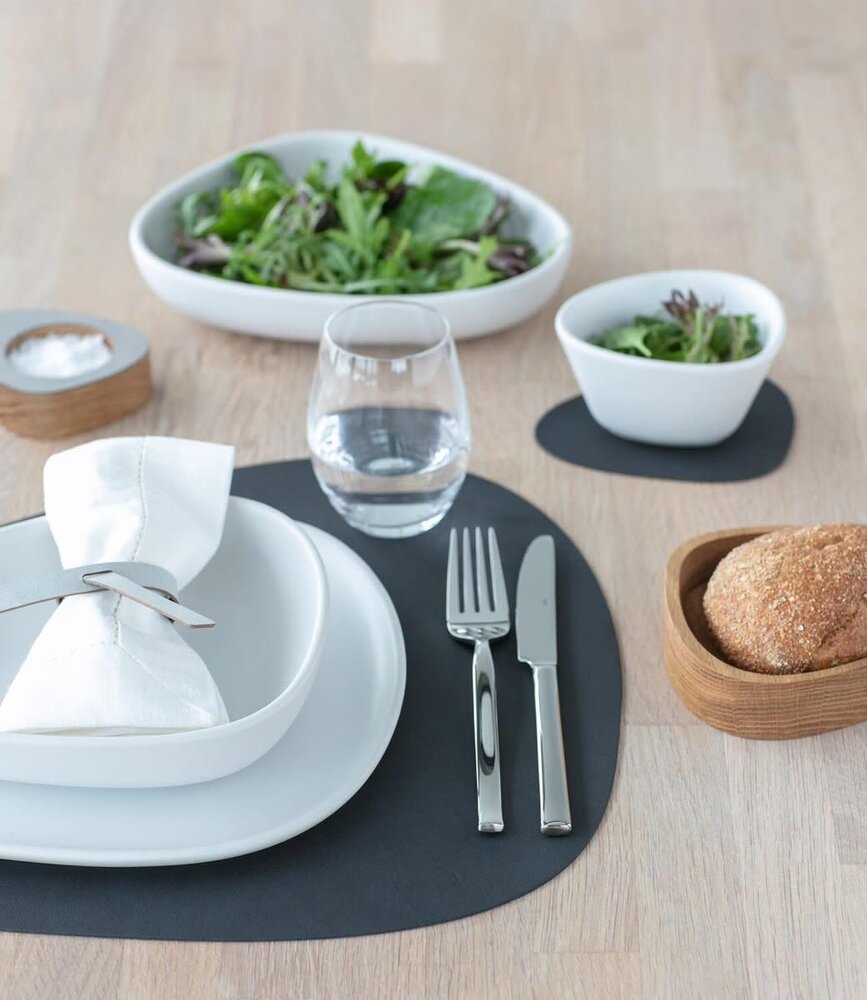 LIND DNA LIND DNA Placemat Curve L Nupo Gerecycled Leer antraciet LIND DNA LIND DNA Placemat Curve L Nupo Gerecycled Leer antraciet