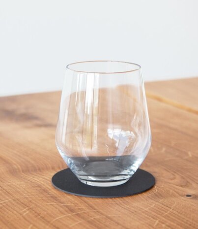 LIND DNA LIND DNA Glass Mat Circle Nupo Recycled Leather Black LIND DNA LIND DNA Glass Mat Circle Nupo Recycled Leather Black