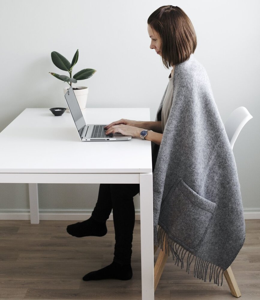 Lapuan Kankurit Lapuan Kankurit Uni wool scarf with pockets 60x170 grey Lapuan Kankurit Lapuan Kankurit Uni wool scarf with pockets 60x170 grey