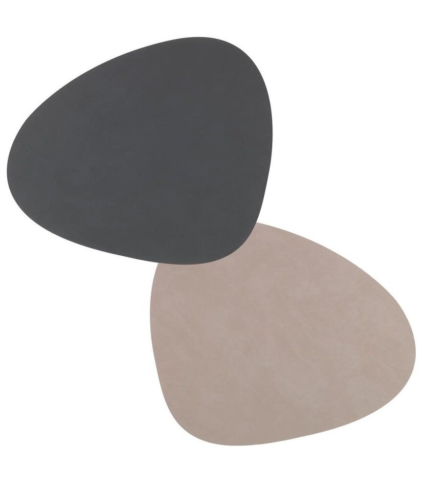 LIND DNA LIND DNA Placemat Curve L Reversible Nupo Recycled Leather Anthracite - Light grey LIND DNA LIND DNA Placemat Curve L Reversible Nupo Recycled Leather Anthracite - Light grey