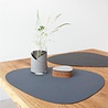 LIND DNA LIND DNA Placemat Curve L Reversible Nupo Recycled Leather Dark Blue - Black LIND DNA LIND DNA Placemat Curve L Reversible Nupo Recycled Leather Dark Blue - Black