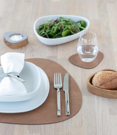 LIND DNA LIND DNA Placemat Curve L Reversible Nupo Recycled Leather Army Green - Nature LIND DNA LIND DNA Placemat Curve L Reversible Nupo Recycled Leather Army Green - Nature