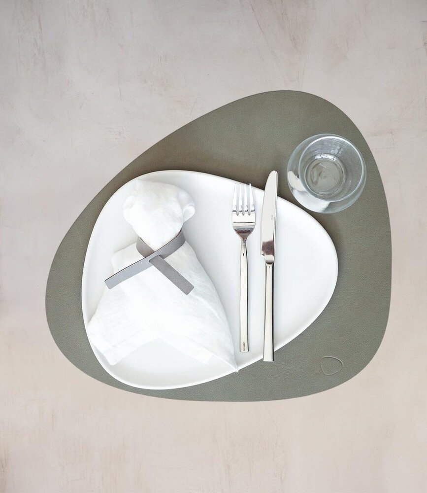 LIND DNA LIND DNA Table Mat Curve L Nupo Recycled Leather Army Green LIND DNA LIND DNA Table Mat Curve L Nupo Recycled Leather Army Green