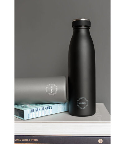 AYA & IDA AYA & IDA Thermo RVS Drinkfles 500 ml Mat zwart AYA & IDA AYA & IDA Thermo RVS Drinkfles 500 ml Mat zwart