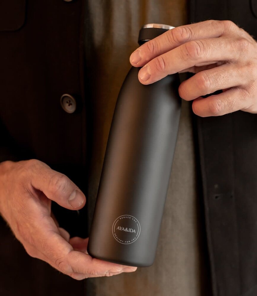 AYA & IDA AYA & IDA Thermo RVS Drinkfles 500 ml Mat zwart AYA & IDA AYA & IDA Thermo RVS Drinkfles 500 ml Mat zwart