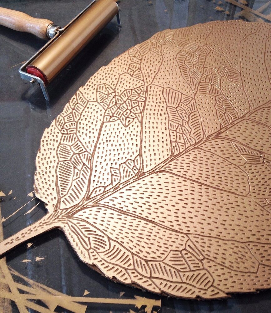 Monika Petersen Monika Petersen Lino Print Birch Leaf Gold Indigo 50x70 Monika Petersen Monika Petersen Lino Print Birch Leaf Gold Indigo 50x70