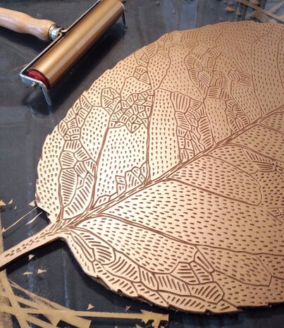 Monika Petersen Monika Petersen Lino Print Birch Leaf Gold Indigo 50x70 Monika Petersen Monika Petersen Lino Print Birch Leaf Gold Indigo 50x70