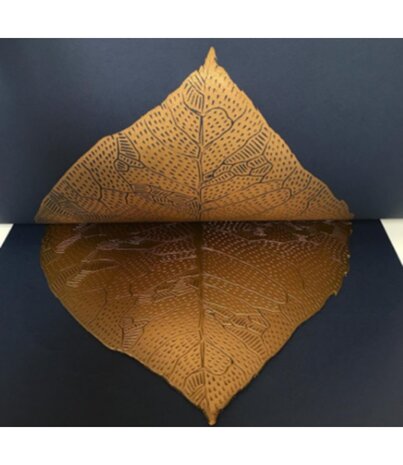 Monika Petersen Monika Petersen Lino Print Berkenblad Goud Indigo 50x70 Monika Petersen Monika Petersen Lino Print Berkenblad Goud Indigo 50x70