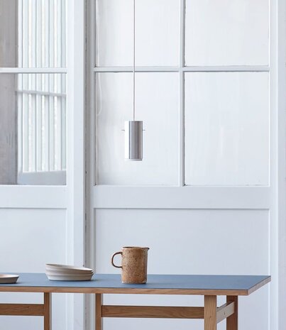 Moebe Moebe Tube Pendant Lamp Small Geborsteld Aluminium Moebe Moebe Tube Pendant Lamp Small Geborsteld Aluminium