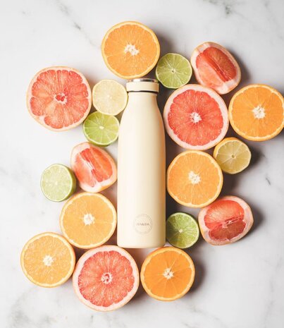 AYA & IDA AYA & IDA Thermo RVS Drinkfles 500 ml Butter Yellow AYA & IDA AYA & IDA Thermo RVS Drinkfles 500 ml Butter Yellow