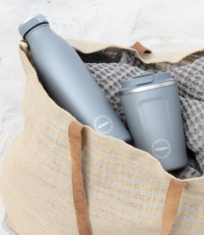 AYA & IDA AYA & IDA Thermo RVS Drinking bottle 750 ml Tropical Green AYA & IDA AYA & IDA Thermo RVS Drinking bottle 750 ml Tropical Green