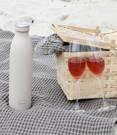 AYA & IDA AYA & IDA Thermo RVS Drinkfles 750 ml Beige AYA & IDA AYA & IDA Thermo RVS Drinkfles 750 ml Beige