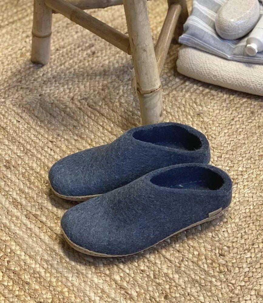 Glerups Glerups Slip-on denim met leren zool (diverse maten) Pantoffel Glerups Glerups Slip-on denim met leren zool (diverse maten) Pantoffel