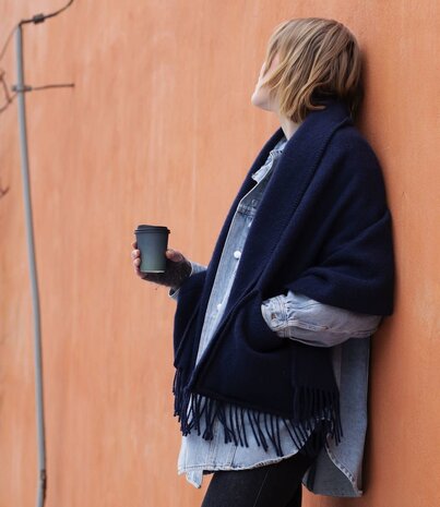 Lapuan Kankurit Lapuan Kankurit Uni woolen wrap scarf with pockets 60x170 Midnight Blue Lapuan Kankurit Lapuan Kankurit Uni woolen wrap scarf with pockets 60x170 Midnight Blue