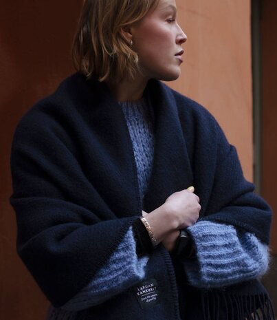 Lapuan Kankurit Lapuan Kankurit Uni woolen wrap scarf with pockets 60x170 Midnight Blue Lapuan Kankurit Lapuan Kankurit Uni woolen wrap scarf with pockets 60x170 Midnight Blue