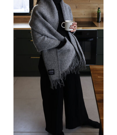 Lapuan Kankurit Lapuan Kankurit Uni wool scarf with pockets 60x170 grey Lapuan Kankurit Lapuan Kankurit Uni wool scarf with pockets 60x170 grey