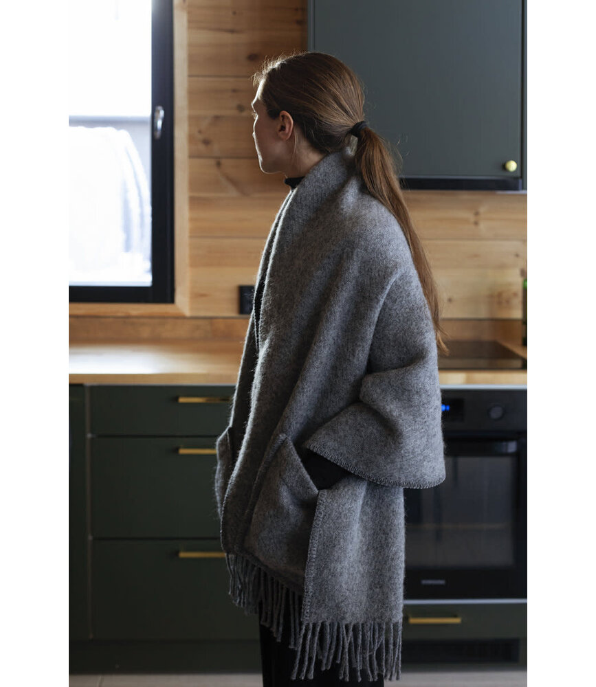 Lapuan Kankurit Lapuan Kankurit Uni wool scarf with pockets 60x170 grey Lapuan Kankurit Lapuan Kankurit Uni wool scarf with pockets 60x170 grey