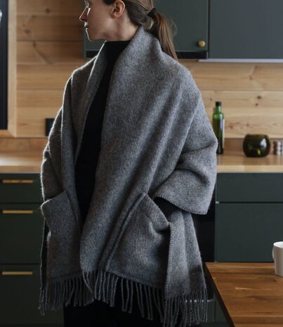 Lapuan Kankurit Lapuan Kankurit Uni wool scarf with pockets 60x170 grey Lapuan Kankurit Lapuan Kankurit Uni wool scarf with pockets 60x170 grey