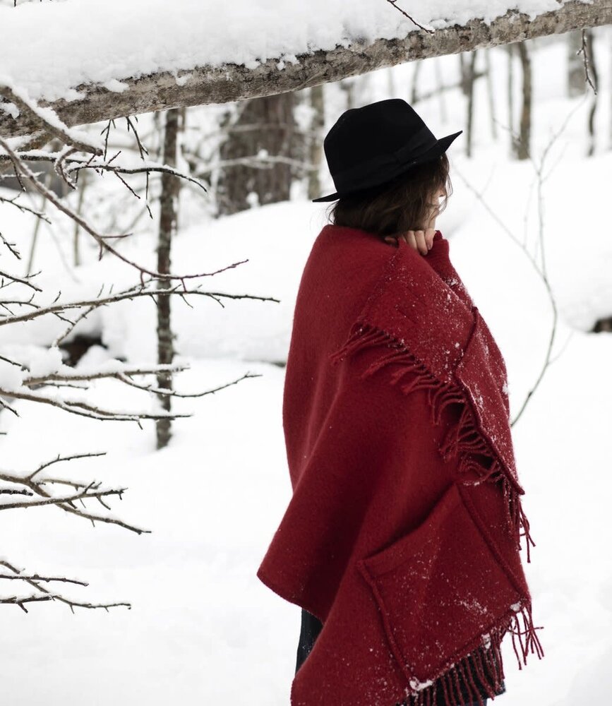 Lapuan Kankurit Lapuan Kankurit Uni woolen wrap scarf with pockets 60x170 Dark red Lapuan Kankurit Lapuan Kankurit Uni woolen wrap scarf with pockets 60x170 Dark red