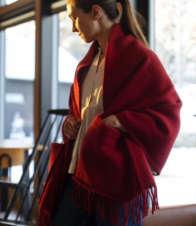 Lapuan Kankurit Lapuan Kankurit Uni woolen wrap scarf with pockets 60x170 Dark red Lapuan Kankurit Lapuan Kankurit Uni woolen wrap scarf with pockets 60x170 Dark red